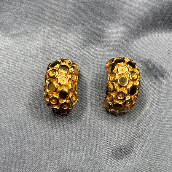 Jewelry - Elegant Gold-Tone Textured Earrings
